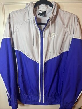Nike Windrunner Hooded Windbreaker Jacket in Light Gray & Purple - XL